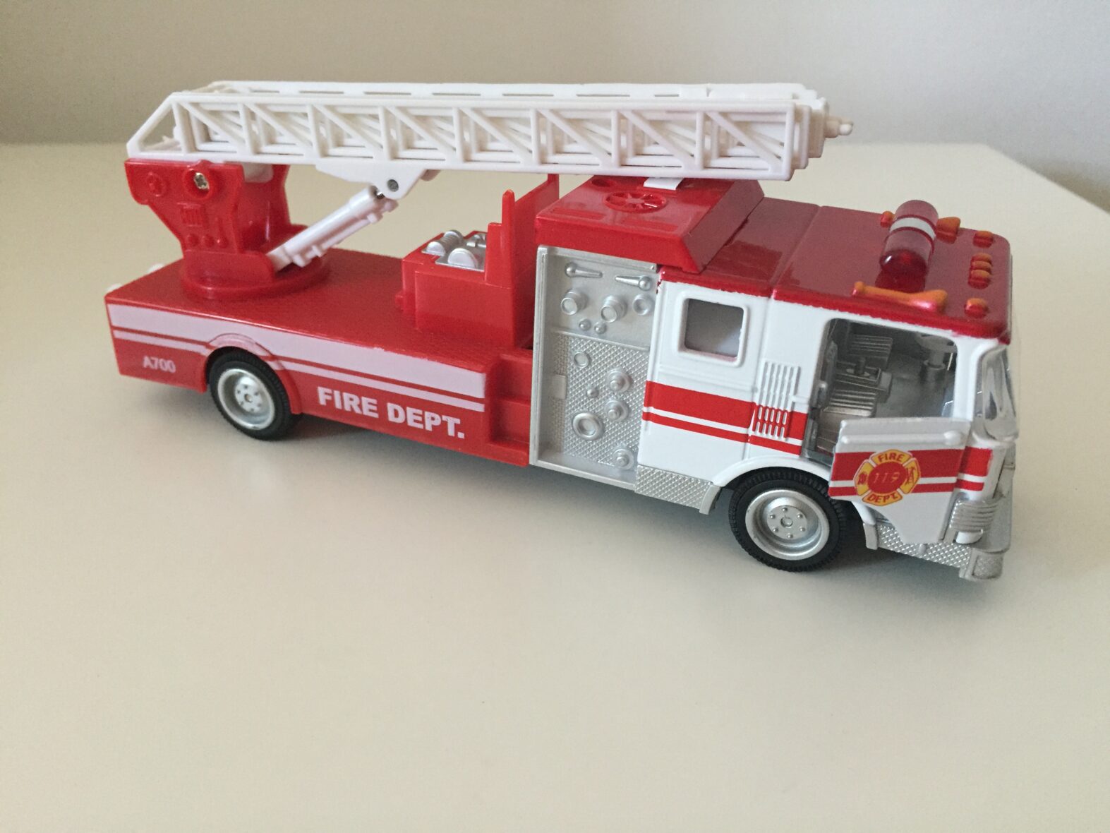 Masinuta pompieri lumini si sunet die cast metal jucariidezece.ro (2)